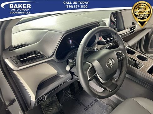 Used 2023 Toyota Sienna XLE image 11