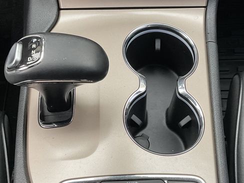 Used 2015 Jeep Grand Cherokee Overland image 19