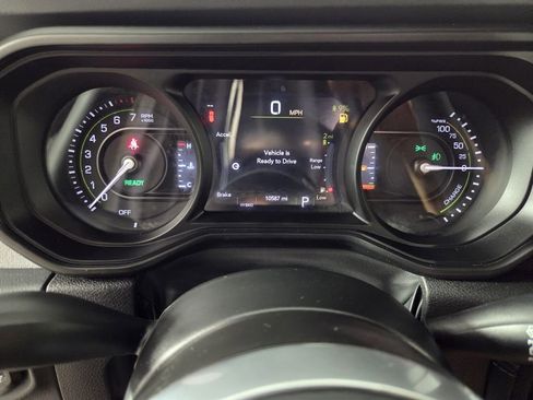 Certified 2025 Jeep Wrangler Sahara w/ Safety Group image 15