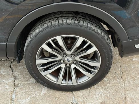 Used 2018 Ford Explorer Platinum image 44