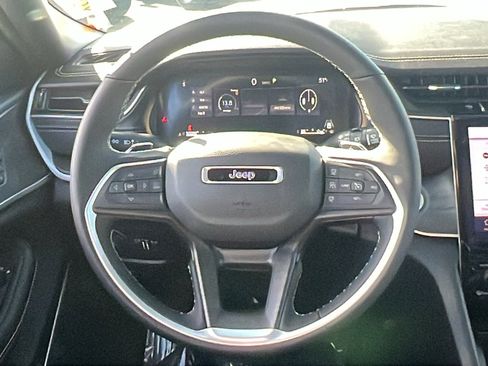 New 2025 Jeep Grand Cherokee Limited w/ Luxury Tech Group II image 23