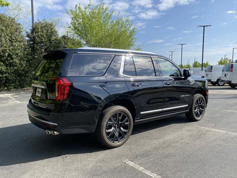 Used 2023 GMC Yukon Denali w/ Denali Reserve Package image 9