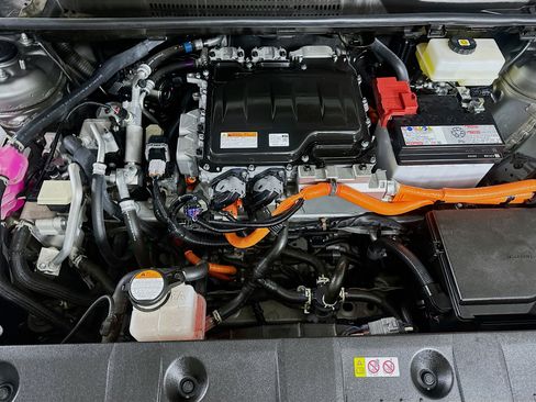 Used 2023 Toyota bZ4X XLE w/ Weather Package image 31