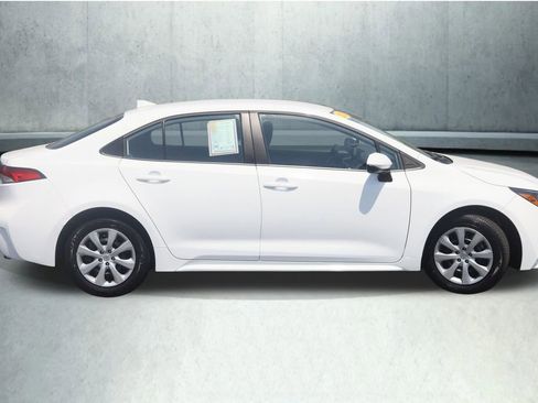 Used 2025 Toyota Corolla LE FWD image 7