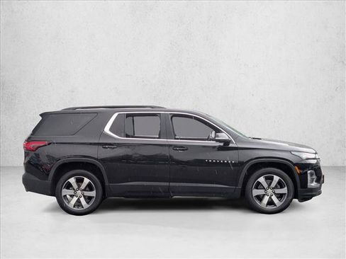 Used 2023 Chevrolet Traverse LT w/ LT Premium Package AWD/4WD image 4