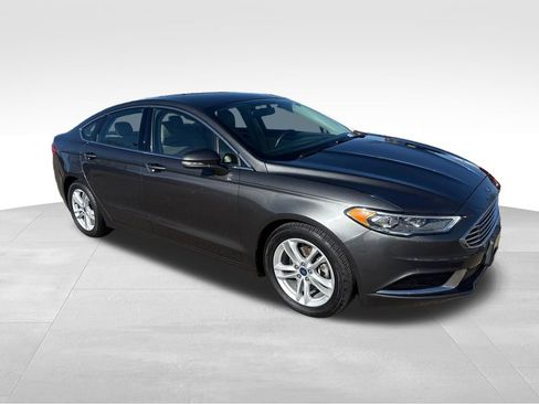 Used 2018 Ford Fusion SE image 8