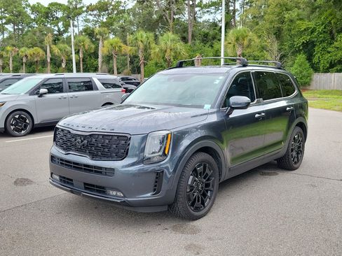 Certified 2022 Kia Telluride SX w/ SX Prestige Package AWD/4WD image 3