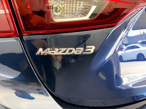 Used 2018 MAZDA MAZDA3 Touring FWD image 18