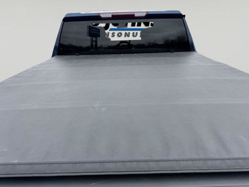 Used 2022 Chevrolet Silverado 1500 LT AWD/4WD image 9