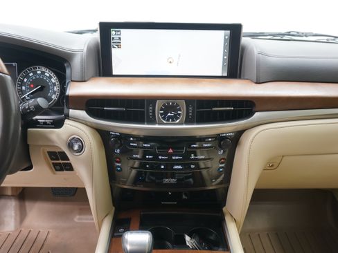 Used 2019 Lexus LX 570 4WD w/ Luxury Package image 27