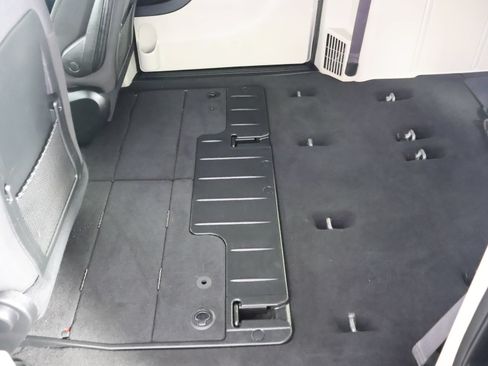 Used 2018 Dodge Grand Caravan SE FWD image 40