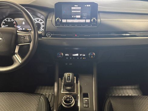 Used 2024 Mitsubishi Outlander ES FWD image 18