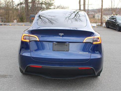 Used 2022 Tesla Model Y Long Range image 6