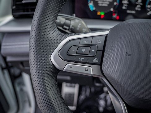 New 2026 Volkswagen Tiguan SE R-Line image 16