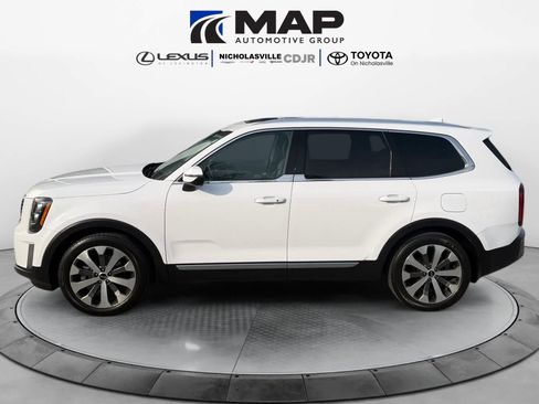 Used 2021 Kia Telluride EX w/ EX Premium Package image 2