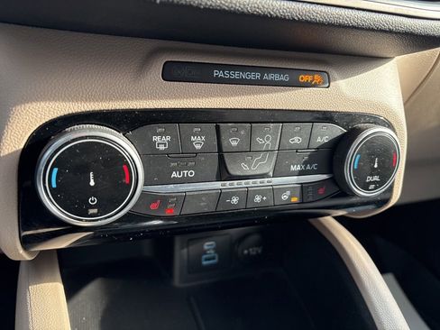 Used 2022 Ford Escape SE w/ Convenience Package image 17