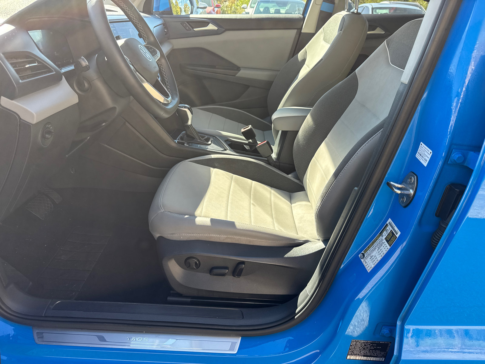 Used 2023 Volkswagen Taos SE FWD image 9