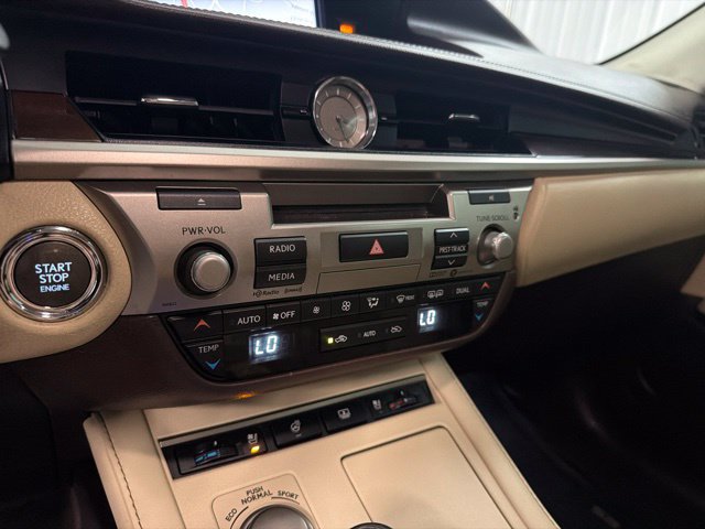 Used 2018 Lexus ES 350 w/ Luxury Package w/Wood Trim FWD image 33