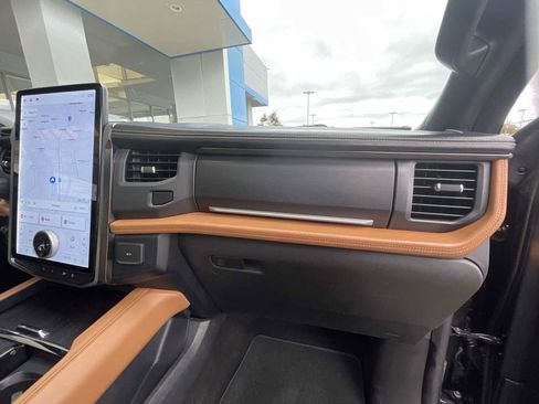 Used 2023 Ford Expedition Max Platinum image 30