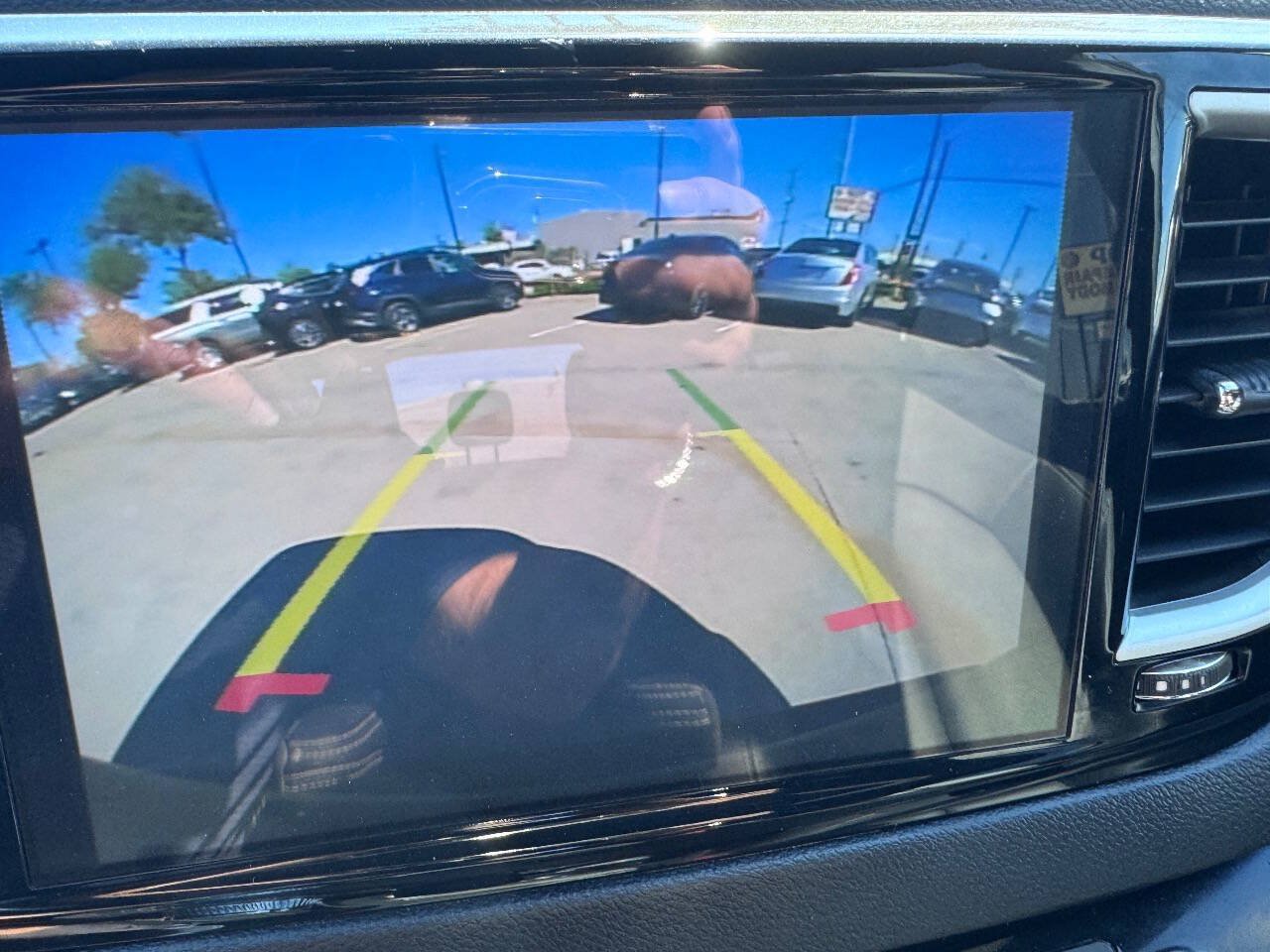 Used 2027 Chrysler Pacifica Select FWD image 27