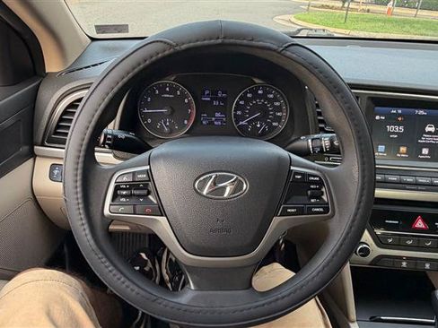 Used 2017 Hyundai Elantra SE FWD image 32