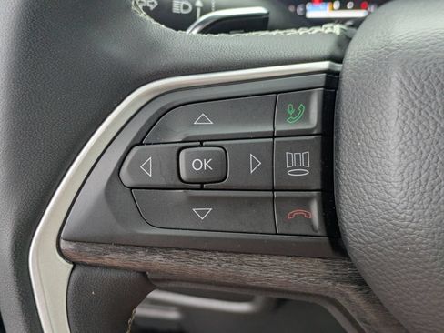 Used 2023 Jeep Grand Cherokee Limited AWD/4WD image 16