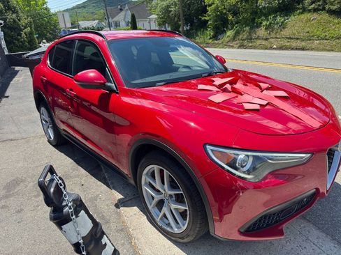 Used 2019 Alfa Romeo Stelvio Ti Sport w/ Quick Order Package 22S Sport AWD/4WD image 3