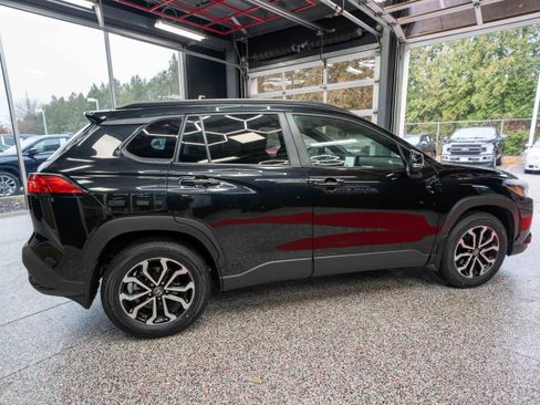 Used 2023 Toyota Corolla Cross SE image 4