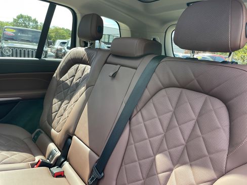 Used 2023 BMW X7 xDrive40i w/ Parking Assistance Package image 41