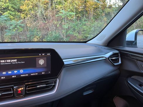 Used 2025 Chevrolet TrailBlazer LT image 31