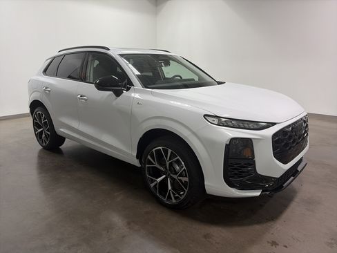 New 2026 Audi Q3 quattro 2.0T AWD/4WD image 2