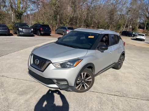 Used 2019 Nissan Kicks SR w/ SR Premium Package image 4