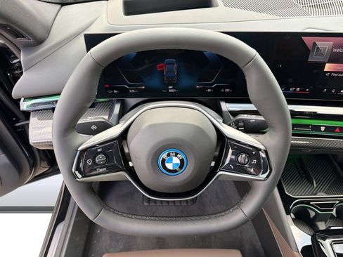 New 2027 BMW i5 eDrive40 w/ Premium Package RWD image 21