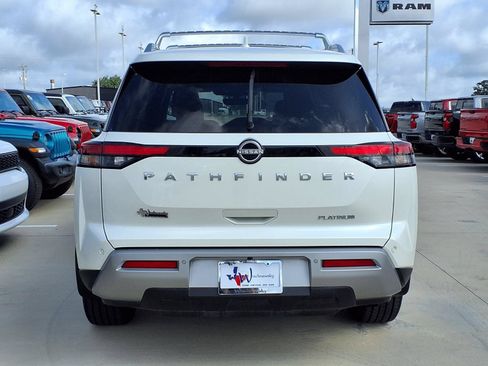 Used 2023 Nissan Pathfinder Platinum FWD image 7