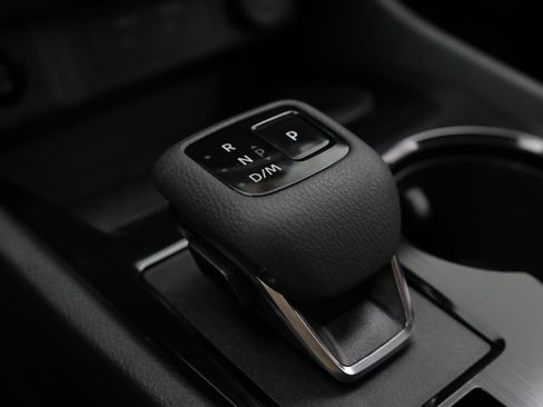 Used 2025 Nissan Rogue SV AWD/4WD image 25