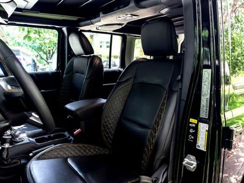 Used 2023 Jeep Wrangler Unlimited Sahara AWD/4WD image 14