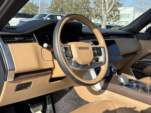 Used 2023 Land Rover Range Rover SE image 10