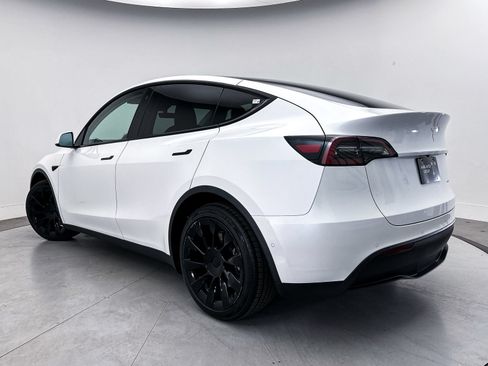 Used 2021 Tesla Model Y Long Range AWD/4WD image 2