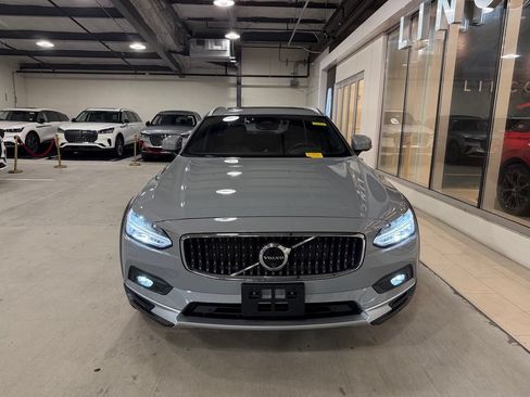 Used 2024 Volvo V90 B6 Cross Country Ultimate w/ Climate Package AWD/4WD image 3