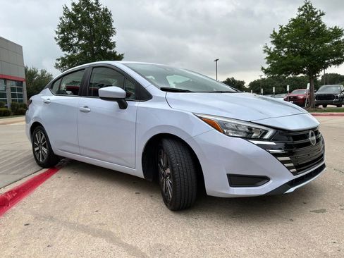 Used 2025 Nissan Versa SV FWD image 4