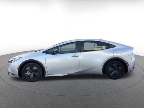 Used 2025 Toyota Prius LE image 9