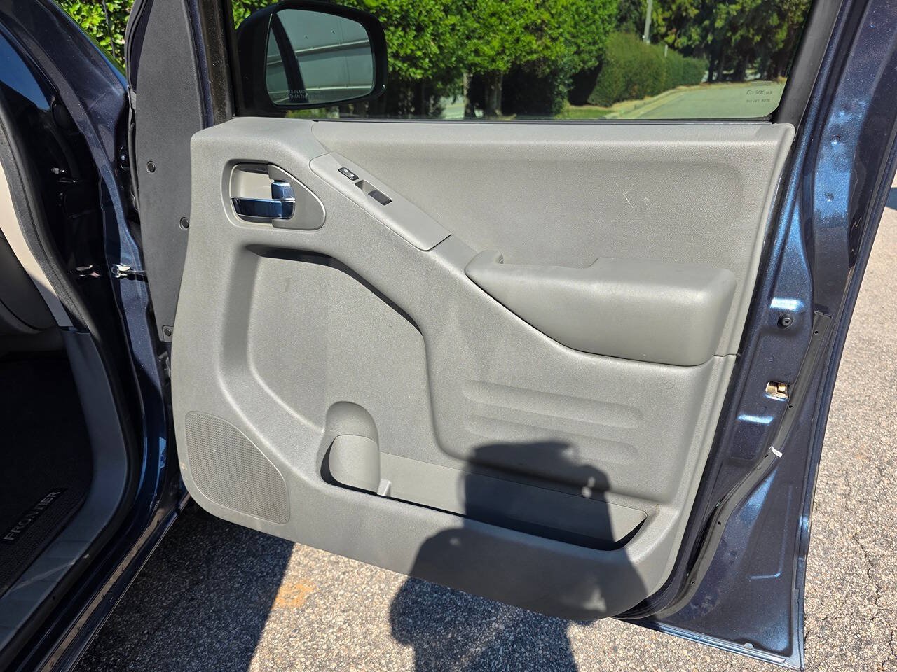 Used 2017 Nissan Frontier SV w/ SV Value Truck Package RWD image 30