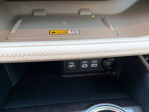 Used 2023 Toyota Highlander Limited FWD image 29