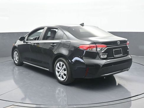Used 2022 Toyota Corolla LE image 4