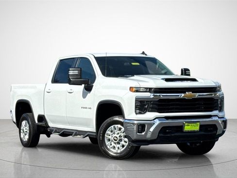Used 2024 Chevrolet Silverado 2500 LT w/ Convenience Package image 2