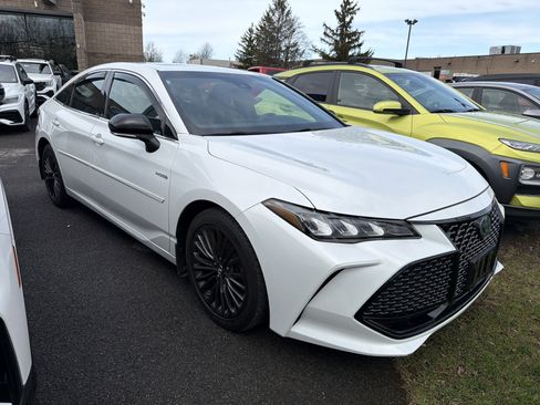 Used 2019 Toyota Avalon XSE w/ All Weather Liner Package image 2