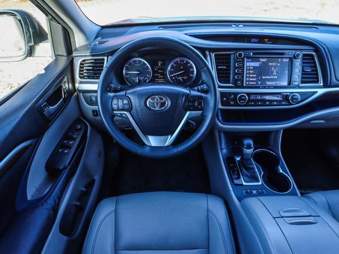 Used 2016 Toyota Highlander Limited image 27