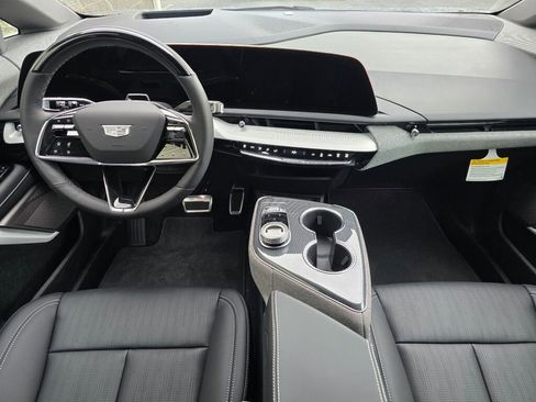 New 2026 Cadillac Optiq Luxury 2 image 18
