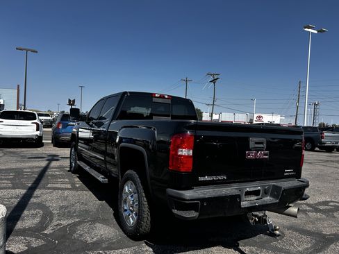 Used 2018 GMC Sierra 2500 Denali w/ Duramax Plus Package AWD/4WD image 3