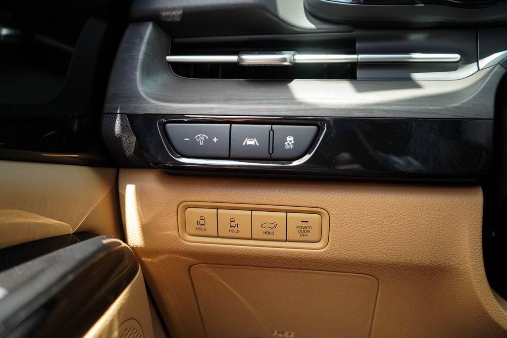 Used 2024 Kia Carnival EX FWD image 33